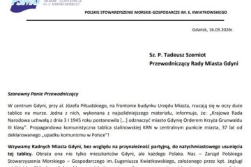 Skandaliczne stalinowskie “upamiętnienie” na budynku Urzędu Miasta Gdyni